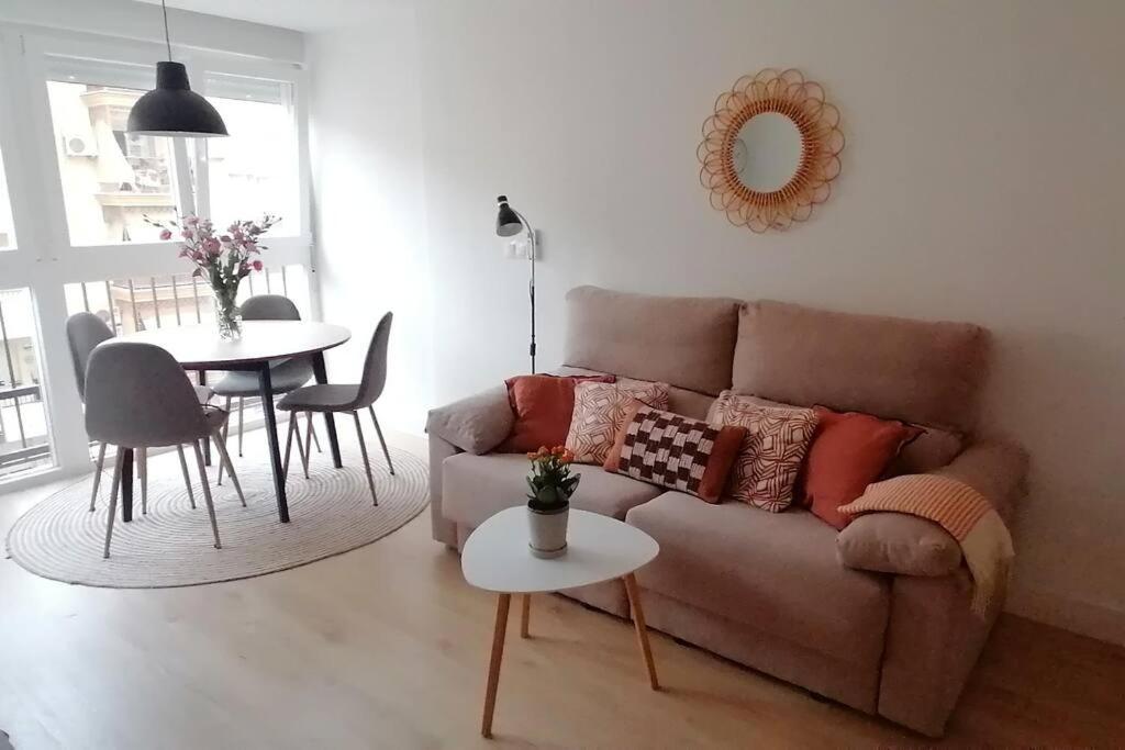 El Palo Cosy, 200 M From The Beach Apartment Malaga Luaran gambar
