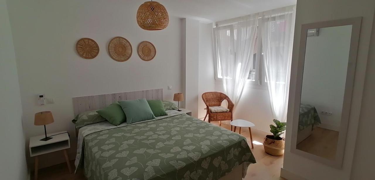 El Palo Cosy, 200 M From The Beach Apartment Malaga Luaran gambar