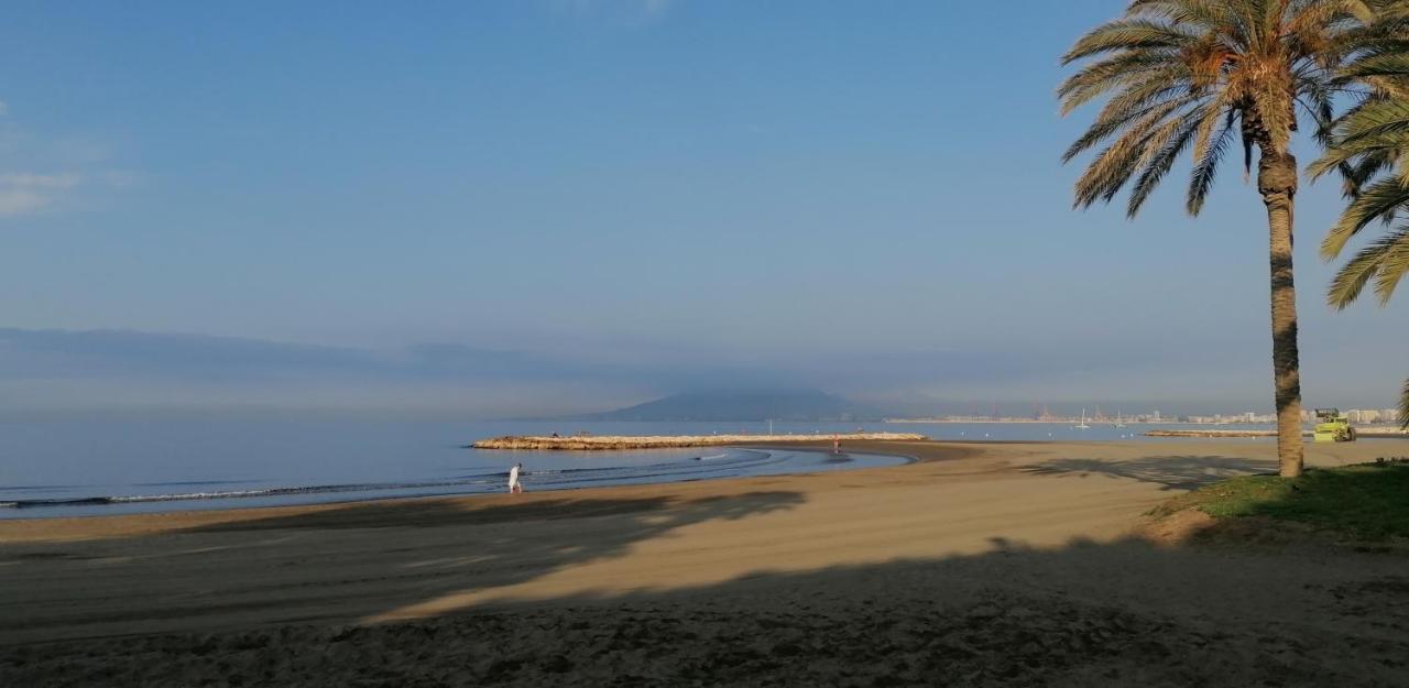 El Palo Cosy, 200 M From The Beach Apartment Malaga Luaran gambar