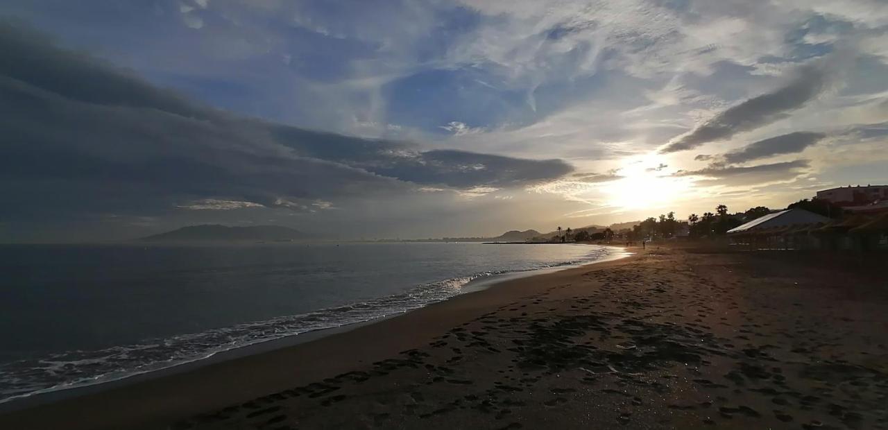 El Palo Cosy, 200 M From The Beach Apartment Malaga Luaran gambar